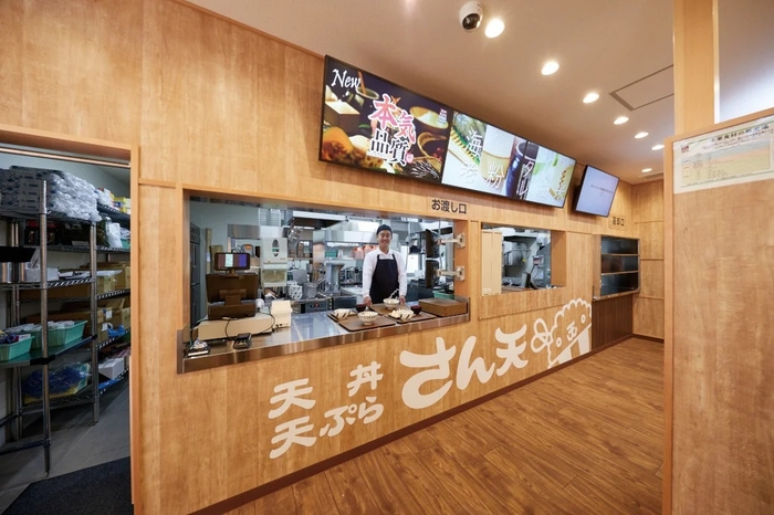 デジタルサイネージを導入(画像は鳴海店です)