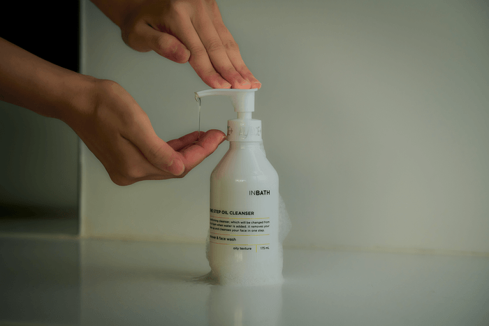 オイルトゥフォームクレンザー_イメージ(1)