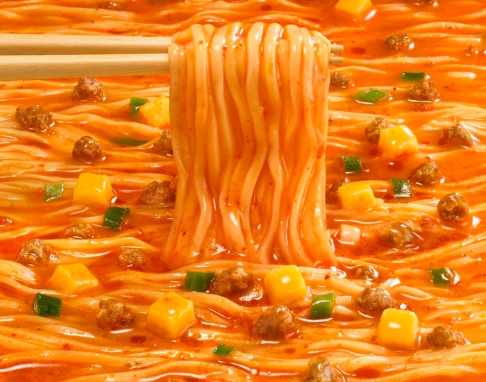 MARUCHAN QTTA裏 EXTRA HOT チーズ味 調理イメージ