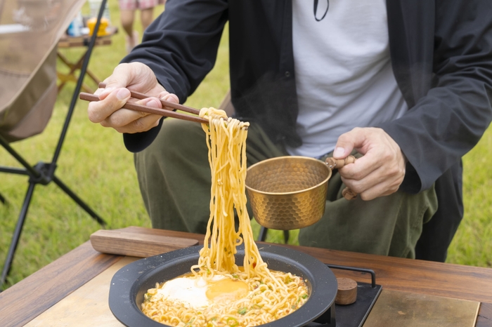 煮込み料理やスープにも。深さのある形状で幅広く活躍。
