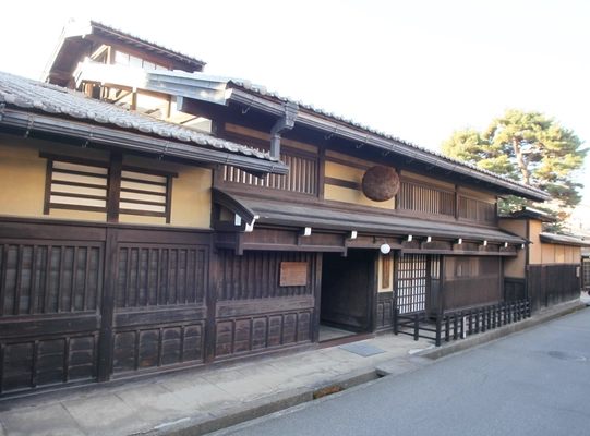 岐阜県高山市の国指定重要文化財「吉島家住宅」にて 4月12日(土)～6月1日(日)に篠田桃紅展を開催