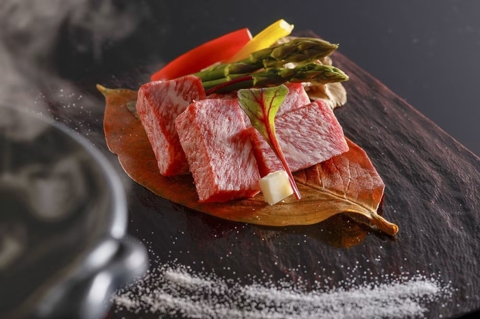 黒毛和牛料理［一例］　上質な和牛の旨味が口中に広がります