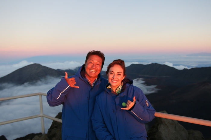 (左から)内野亮、サーシャ