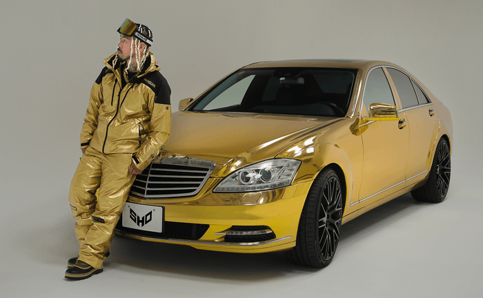 ゴールドベンツにちなんだ“金ピカ”ド派手なアイテムを限定数量発売!