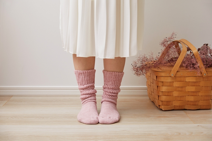 アスカム 絹と炭のルームソックス