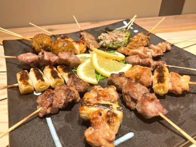 炭火の香りと活気が広がる立ち呑み空間！ 大阪十三に「炭火旨串　とりたんとん」が 2025年4月28日月曜日グランドオープン!