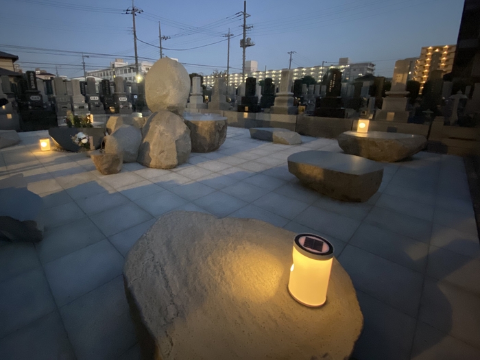 證大寺江戸川本坊でもランタンが設置され夜のお参りができる環境を整えております