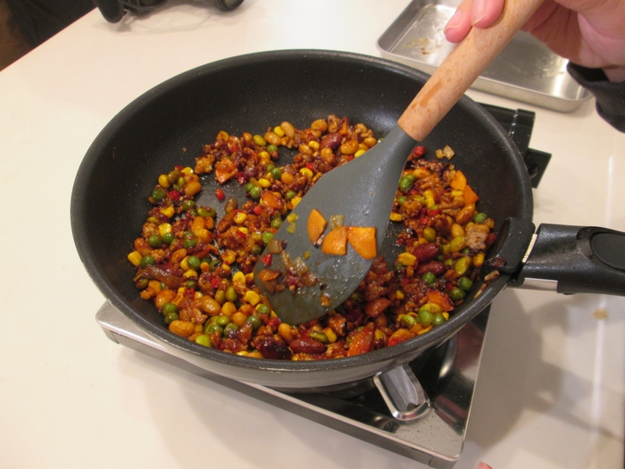 角切り野菜を多く入れることでしっかり噛めます。