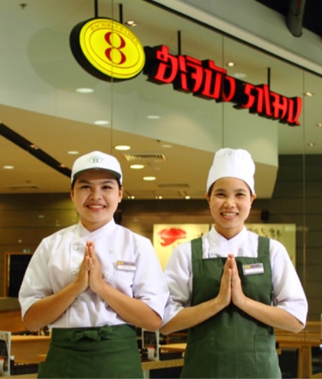 タイの8番らーめんのスタッフ