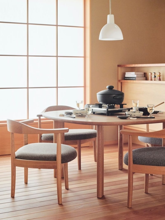 低座椅子での食卓