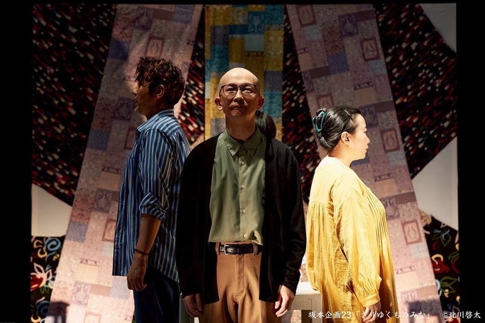 主演:ユウリ役の中野聰(中央)