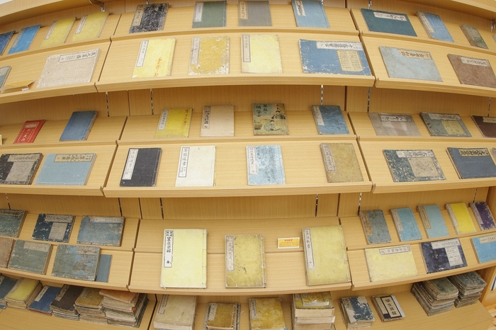 歴史的な書物も沢山!