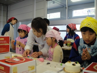 菓子工房COCOイズミヤが『「どこでも夢ケーキ」が出来る キッチンカーを購入したい』プロジェクトを クラウドファンディングREADYFORにて開始