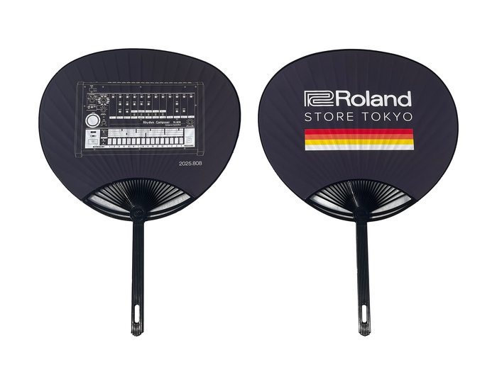 オリジナルうちわ(写真はRoland Store Tokyo仕様)
