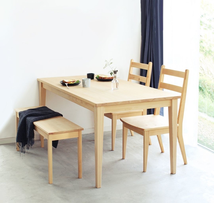 (左)ベンチ、(中)サイズオーダーテーブル、(右)Gチェア