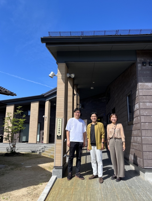 まちの保育園・こども園 代表 松本理寿輝さん、まちの保育園・こども園 本部 樋口明子さん、みつけの保育園代表 速水竜一