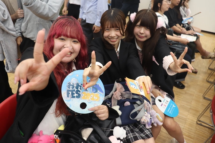 ステージ発表を楽しむ生徒たち(おおぞらFES 関西）