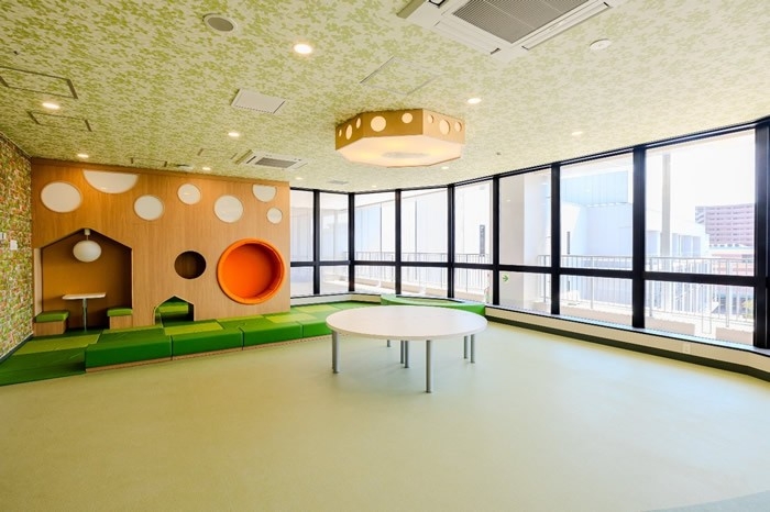 クリスマス交流会を行う小児病棟プレイルーム