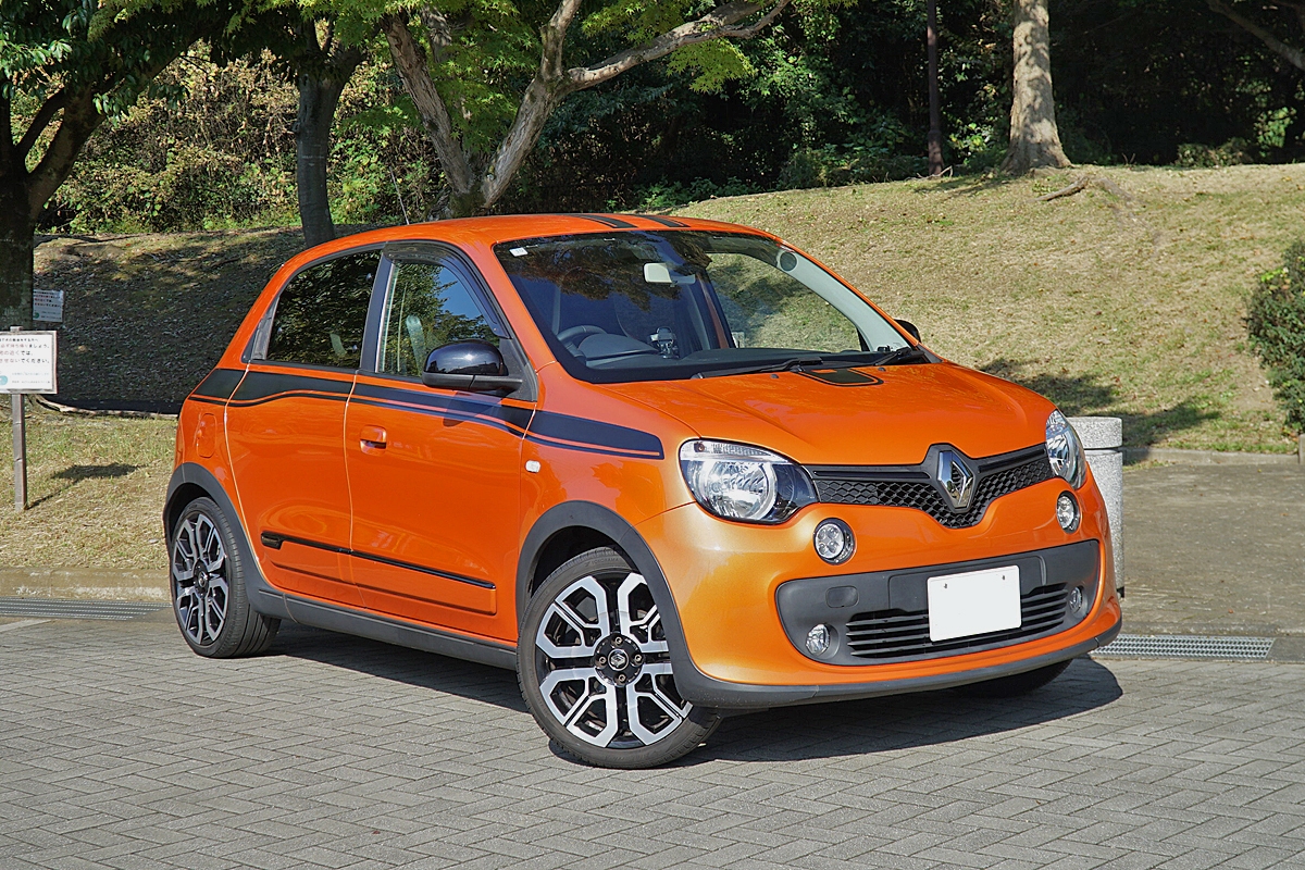 ルノートゥインゴGT 5速マニュアル