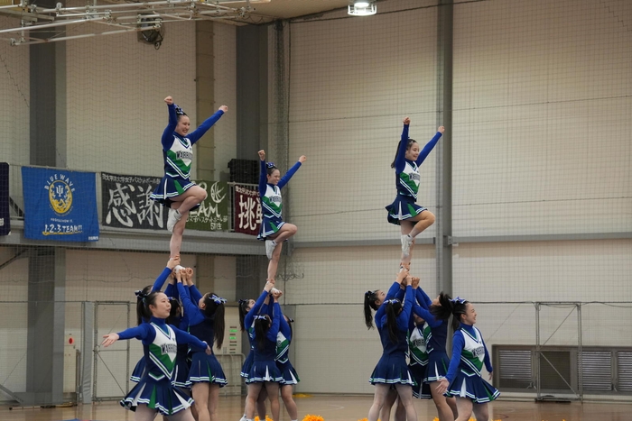 調印式後のパフォーマンス(チアリーディング部)