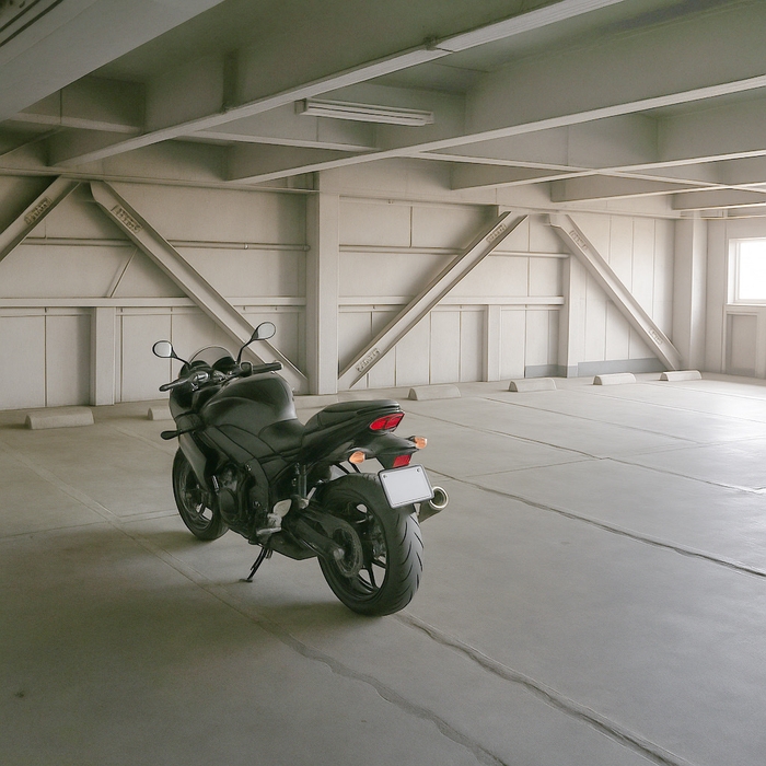 屋根付きで雨風から愛車を守れる！大型バイクも余裕の立体駐車場