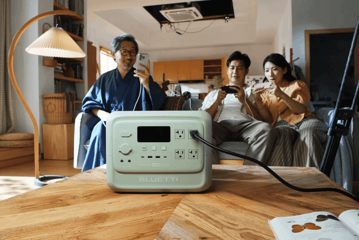 電源は、もっと自由に。 「AORA 100 V2」で、リビングがもっと快適に