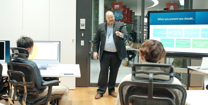 ネイティブ教員による渡航前集中講義の様子