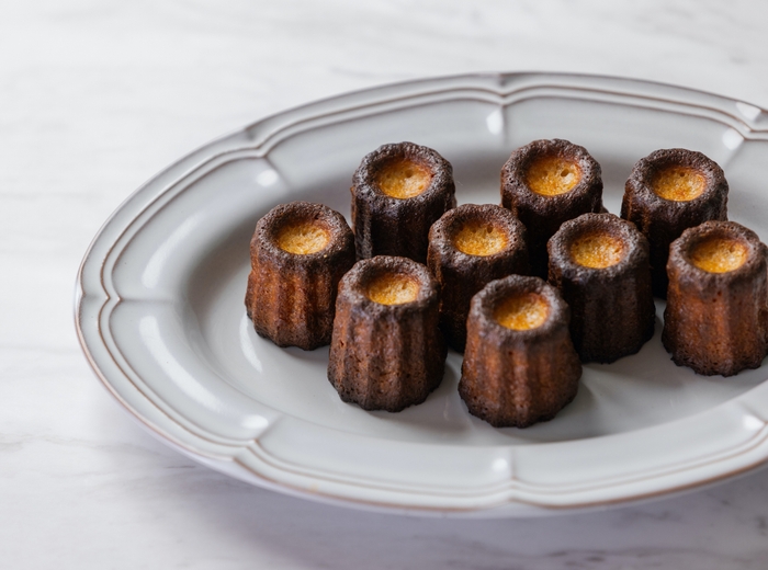 焼き立てカヌレも販売