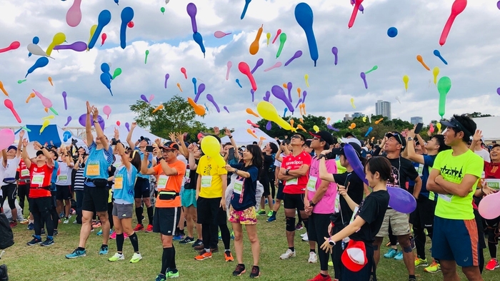 参加者全員でロケット風船を飛ばそう!