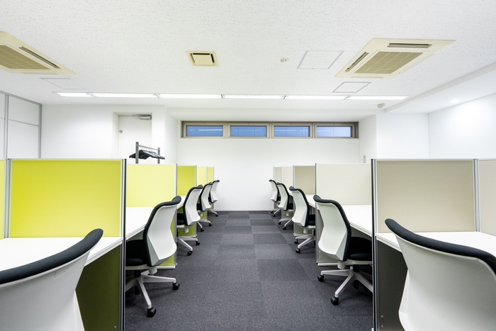 共有の執務スペース フリーデスク