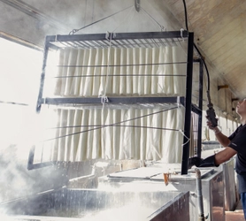 丹後ちりめん精練工場「TANGO OPEN CENTER」 冬季向け屋内オープンファクトリー体験を強化