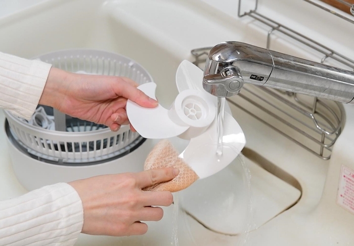 「DCサーキュレーター」は、工具不要で簡単取り外し!水で洗えてお手入れ簡単