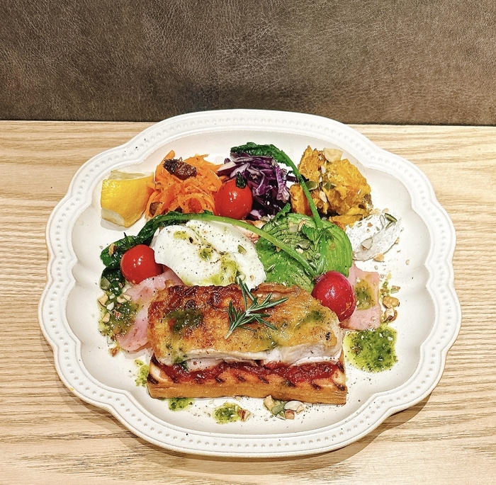 錦爽どりとベーコンのオープントースト