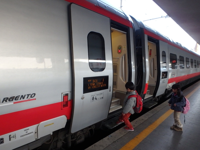 外国の鉄道初体験 乗車もおそるおそる