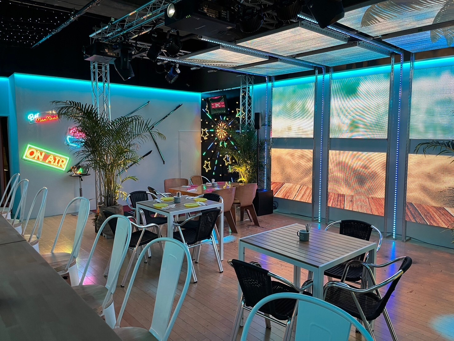 ライブを模したエリアで演出照明の性能を体感(昨年の様子)