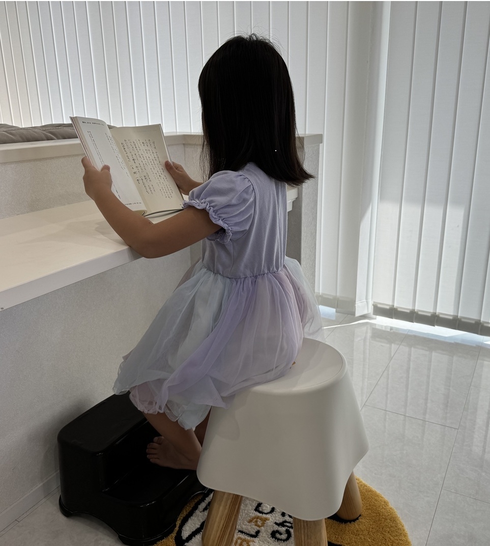 小さなお子様も踏み台を使用すれば座れます