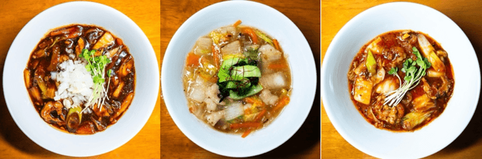 「麺や aube」の看板メニュー、ニンニクのきいた野菜とホルモンのあんかけラーメン「スタミナホルモンラーメン」3種 左から、黒(醤油)/白(塩)/赤(辛)(各 税込900円)