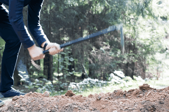 ベルクの鍬とスコップの機能で軌道を確保します。
