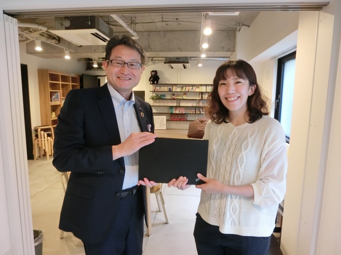 右:認定NPO法人Homedoor 理事長 川口 加奈 様 左:日本情報通信株式会社代表取締役社長執行役員 桜井 伝治