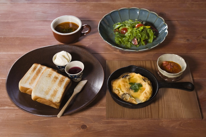 朝食例 焼きたての自家製パンで味わう洋定食