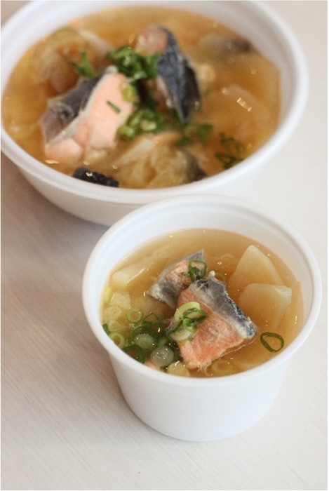 ミニ鮭汁と塩むすびセット