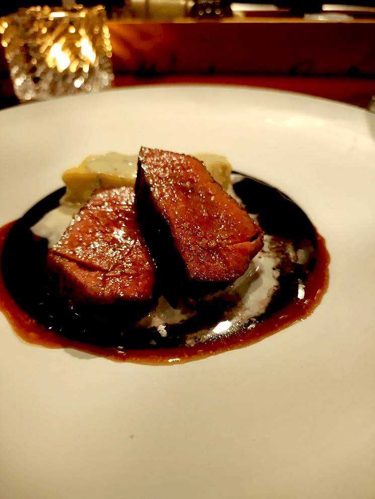 熊本あか牛のロースト 黒糖とバルサミコの赤ワインソース