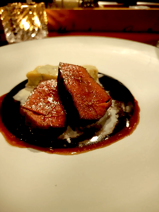 熊本あか牛のロースト 黒糖とバルサミコの赤ワインソース