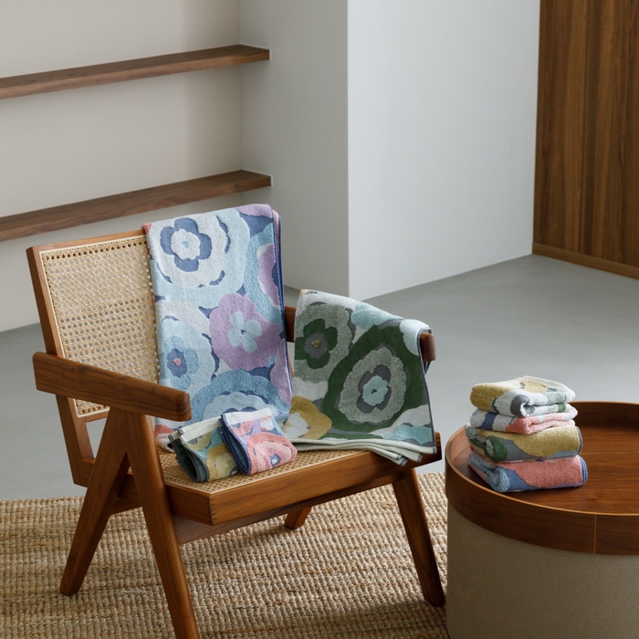 モニ やわらかな花柄の今治タオル