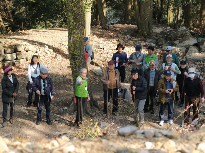 可児市山城連絡協議会 ガイド風景