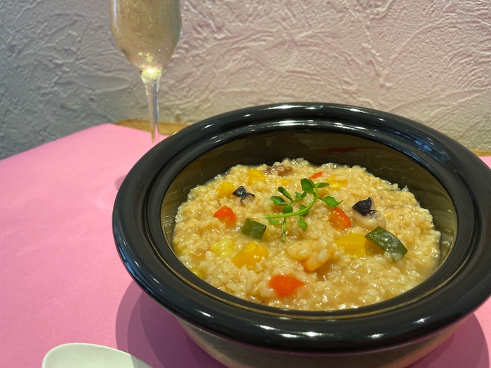 シーフードと野菜の旨味がギュッ!パエリア風お粥