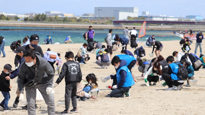 潮干狩りの前にみんなで「プラ干狩り」!!
