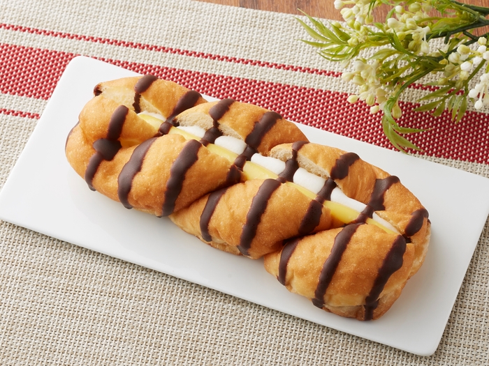 ダブルサンドドーナツ(カスタード&ホイップ)商品画像(画像はイメージです。)