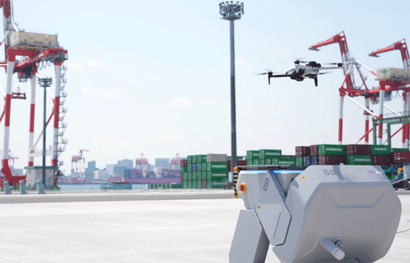 【ドローンポートから離陸する様子】