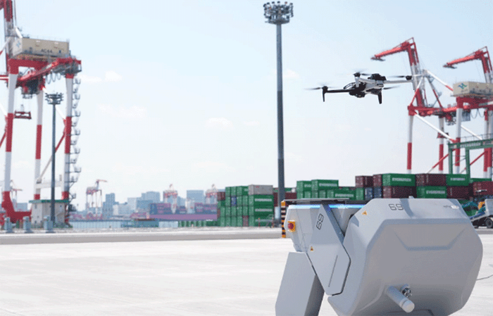 【ドローンポートから離陸する様子】